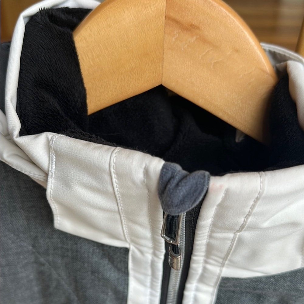 Obermeyer Gray and White Jacket - Picture 2 of 11
